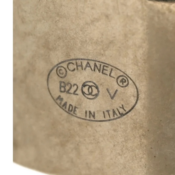 CHANEL 2022 Padlock CC Drop Earrings - Picture 8 of 9